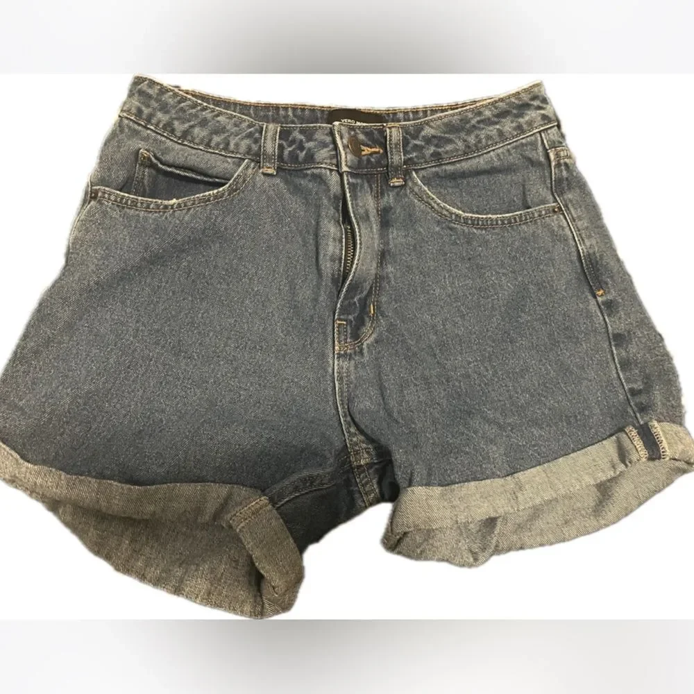 Vero Moda Casual High-Rise Shorts - Picture 1 of 3